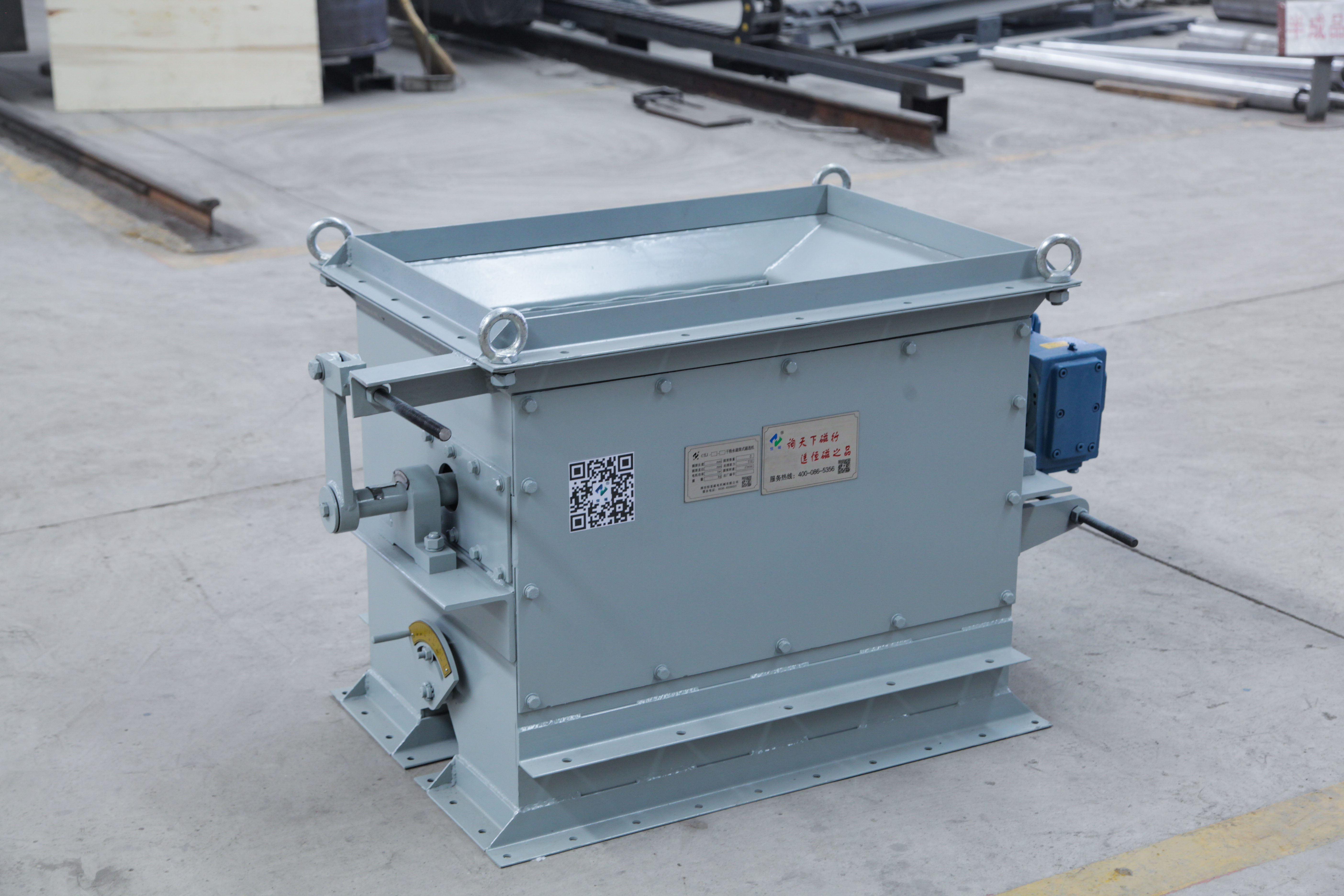 午夜免费看视频